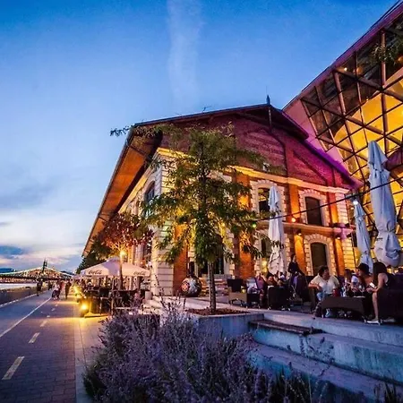 Luxury For Treasure Seekers アパート *